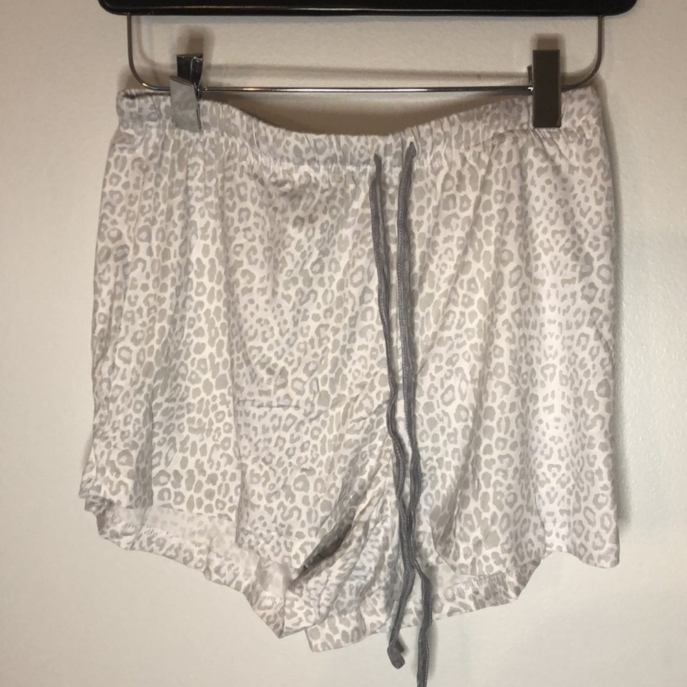 NWT Rae Dunn women”s shirt sleeved pajamas set - Picture 5 of 7